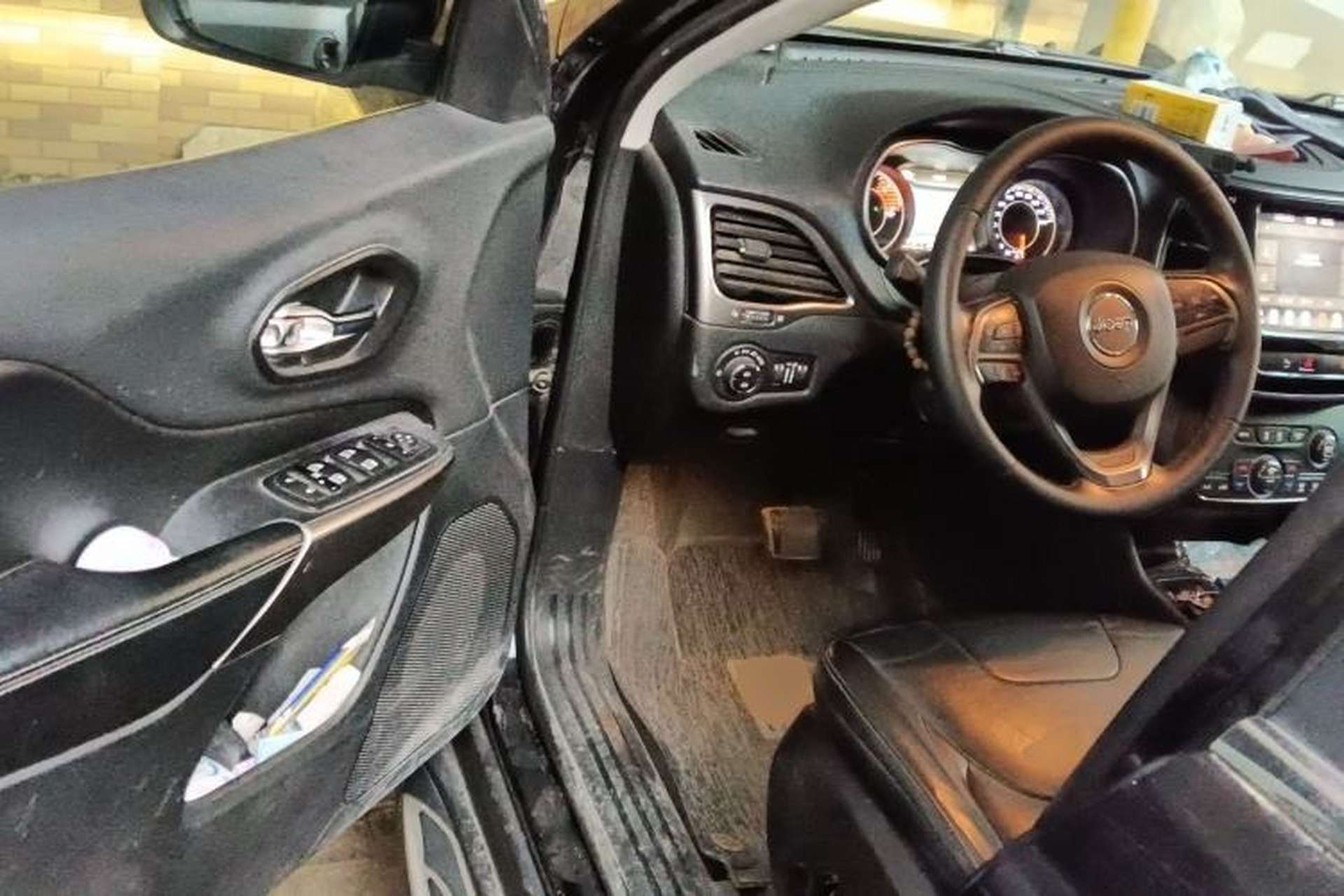 Used Jeep Cherokee 2019 2.0T Two-Wheel Drive Smart Enjoyment Version China VI Driver Seat