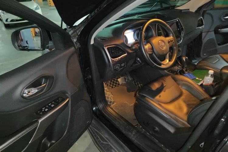 Used Jeep Cherokee 2019 2.0T Two-Wheel Drive Smart Enjoyment Version China VI Driver Seat
