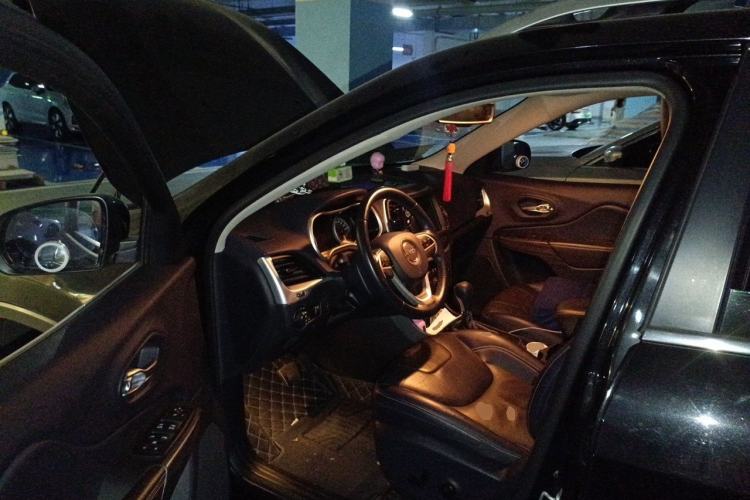 Used Jeep Cherokee 2019 2.0L Two-Wheel Drive Standard Edition China V Driver Seat
