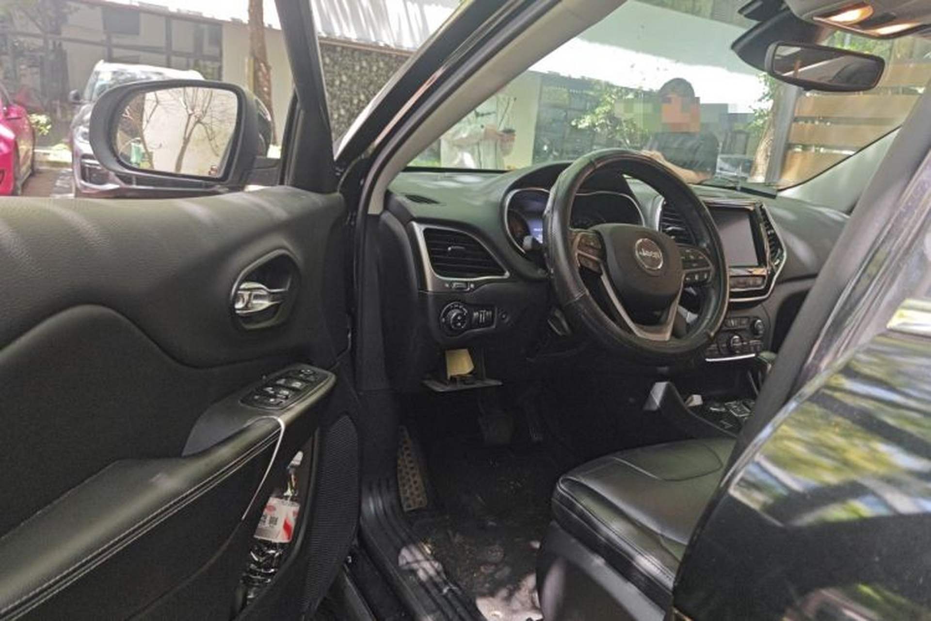Used Jeep Cherokee 2019 2.0T Four-Wheel Drive Explorer Edition China VI Emission Standard Driver Seat