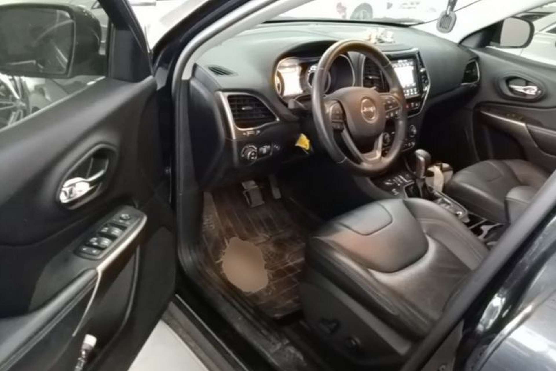 Used Jeep Cherokee 2019 2.0T Four-Wheel Drive Explorer Edition China V Driver Seat