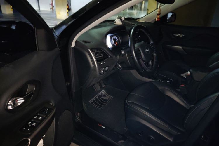 Used Jeep Cherokee 2019 2.0T Two-Wheel Drive Smart Enjoyment Version China VI Driver Seat