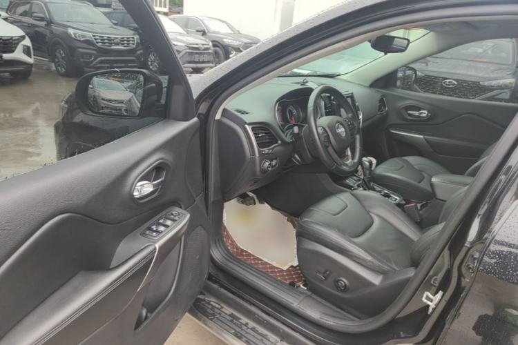 Used Jeep Cherokee 2019 2.0T Two-Wheel Drive Smart Enjoyment Version China V Driver Seat