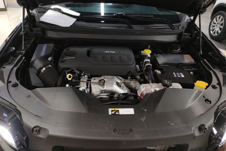 Used Jeep Cherokee 2019 2.0T Two-Wheel Drive Smart Enjoyment Version China VI Engine Bay