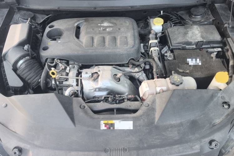 Used Jeep Cherokee 2019 2.0T Two-Wheel Drive Smart Enjoyment Version China VI Engine Bay