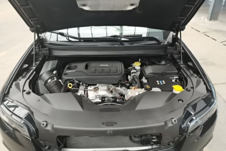 Used Jeep Cherokee 2019 2.0T Two-Wheel Drive Smart Enjoyment Version China V Engine Bay