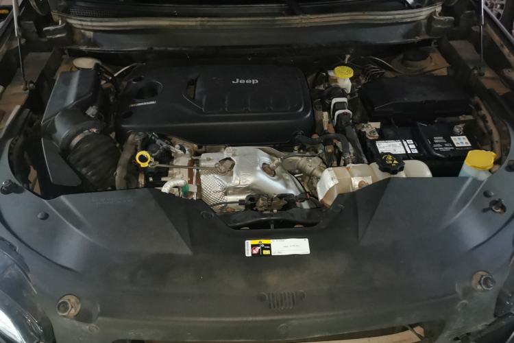 Used Jeep Cherokee 2019 2.0T Two-Wheel Drive Smart Enjoyment Version China VI Engine Bay