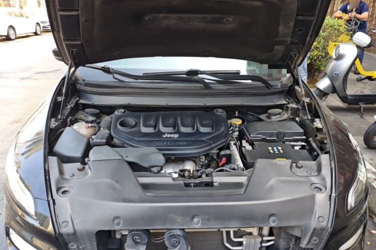 Used Jeep Cherokee 2019 2.0L 2WD Premium Edition China VI Engine Bay