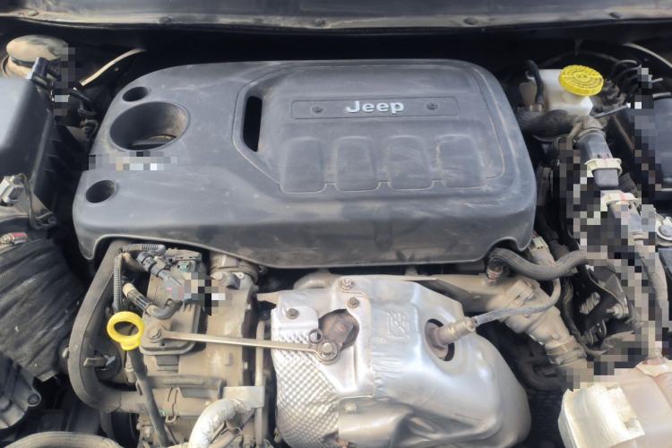 Used Jeep Cherokee 2019 2.0T Four-Wheel Drive Explorer Edition + Autonomous Driving Smart Package China VI Engine Bay