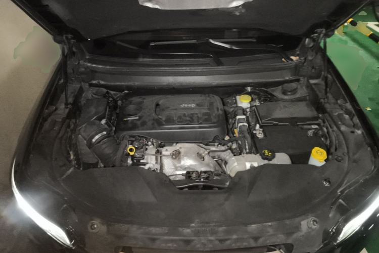 Used Jeep Cherokee 2019 2.0T Two-Wheel Drive Smart Enjoyment Version China V Engine Bay
