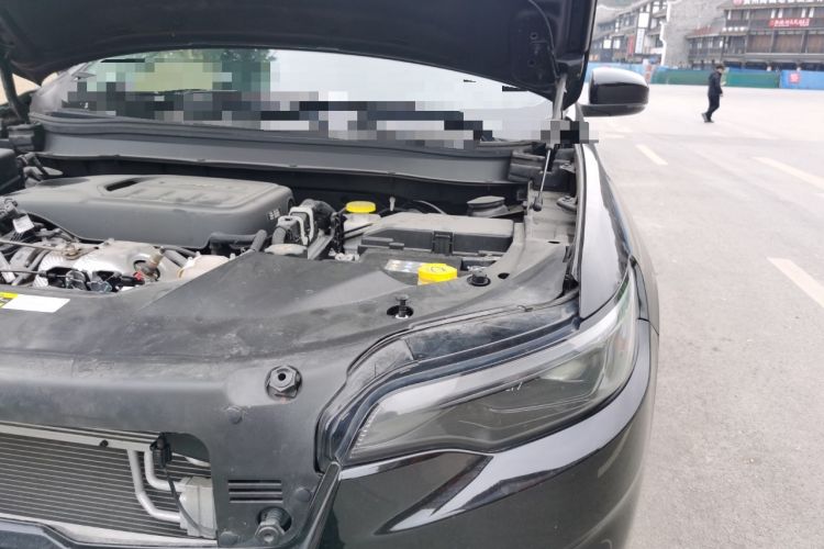 Used Jeep Cherokee 2019 2.0T Two-Wheel Drive Smart Enjoyment Version China V Engine Bay Left