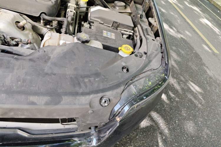 Used Jeep Cherokee 2019 2.0T Two-Wheel Drive Smart Enjoyment Version China VI Engine Bay Left