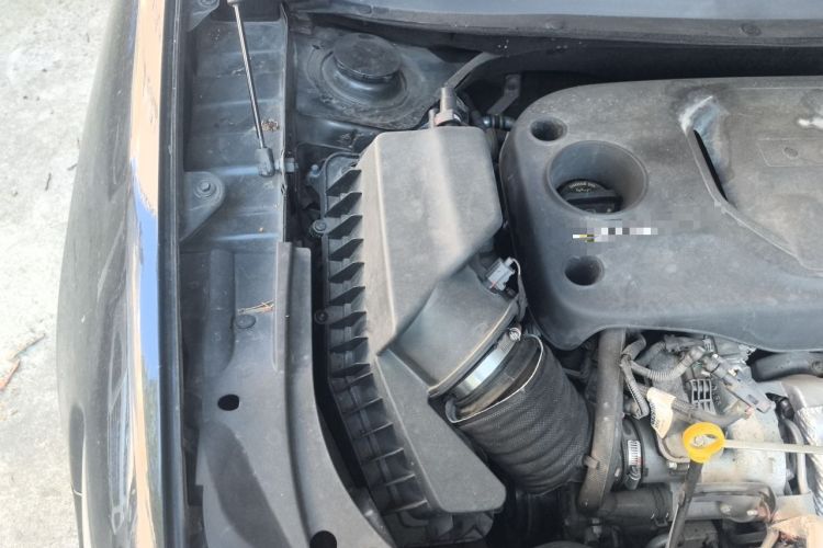 Used Jeep Cherokee 2019 2.0T Two-Wheel Drive Smart Enjoyment Version China VI Engine Bay Right