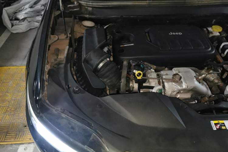 Used Jeep Cherokee 2019 2.0T Two-Wheel Drive Smart Enjoyment Version China VI Engine Bay Right