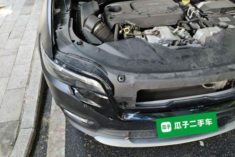 Used Jeep Cherokee 2019 2.0T Two-Wheel Drive Smart Enjoyment Version China VI Engine Bay Right