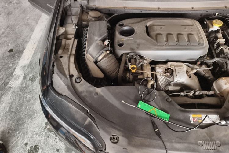 Used Jeep Cherokee 2019 2.0T Two-Wheel Drive Smart Enjoyment Version China V Engine Bay Right