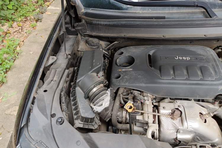 Used Jeep Cherokee 2019 2.0T Two-Wheel Drive Smart Enjoyment Version China VI Engine Bay Right