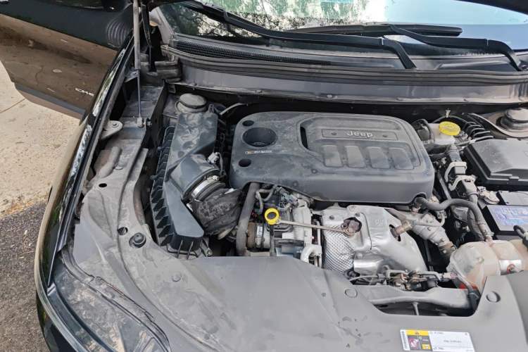 Used Jeep Cherokee 2019 2.0T Two-Wheel Drive Smart Enjoyment Version China VI Engine Bay Right