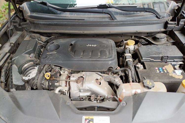 Used Jeep Cherokee 2019 2.0T Two-Wheel Drive Smart Enjoyment Version China VI Engine Bay