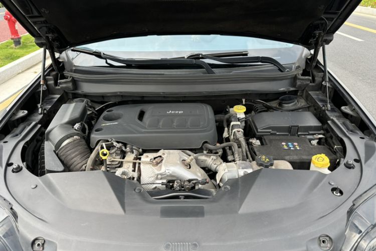 Used Jeep Cherokee 2019 2.0T Four-Wheel Drive Explorer Edition China V Engine Bay