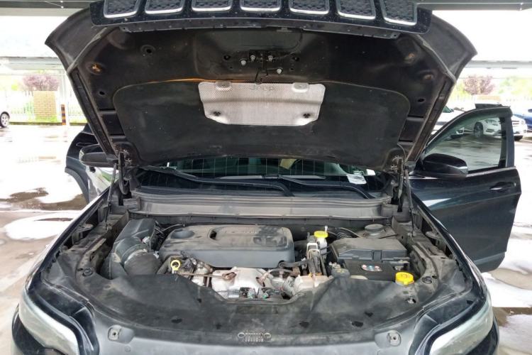 Used Jeep Cherokee 2019 2.0T Four-Wheel Drive Explorer Edition China V Engine Bay