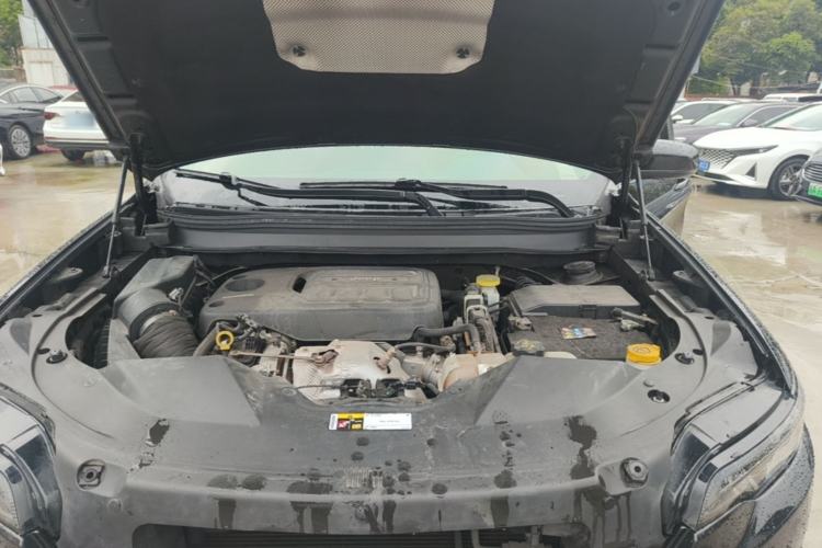Used Jeep Cherokee 2019 2.0T Two-Wheel Drive Smart Enjoyment Version China V Engine Bay