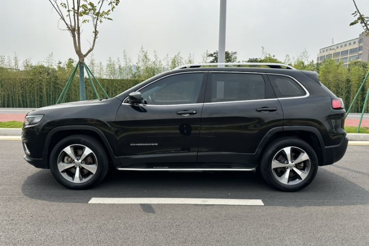 Used Jeep Cherokee 2019 2.0T Four-Wheel Drive Explorer Edition China V Exterior 1