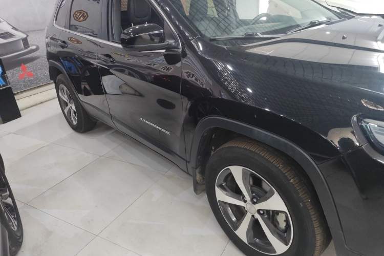 Used Jeep Cherokee 2019 2.0T Four-Wheel Drive Exploration Edition + Autonomous Driving Smart Package China V Exterior 2