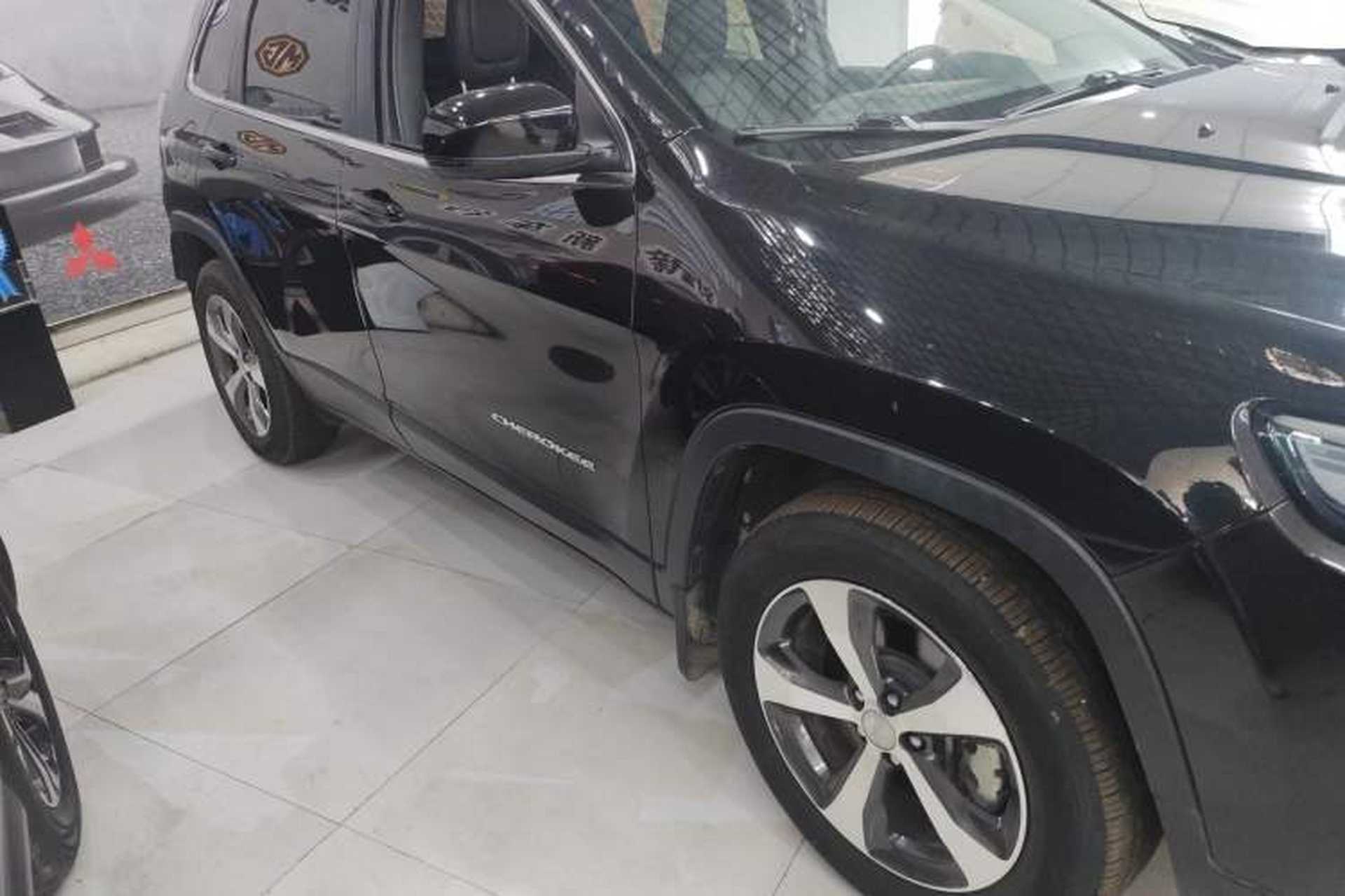 Used Jeep Cherokee 2019 2.0T Four-Wheel Drive Exploration Edition + Autonomous Driving Smart Package China V Exterior 2