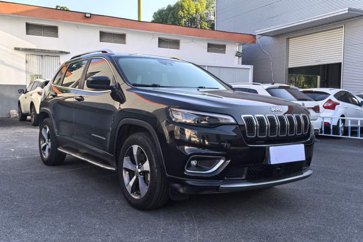 Used Jeep Cherokee 2019 2.0T Four-Wheel Drive Explorer Edition China VI Emission Standard Exterior 2