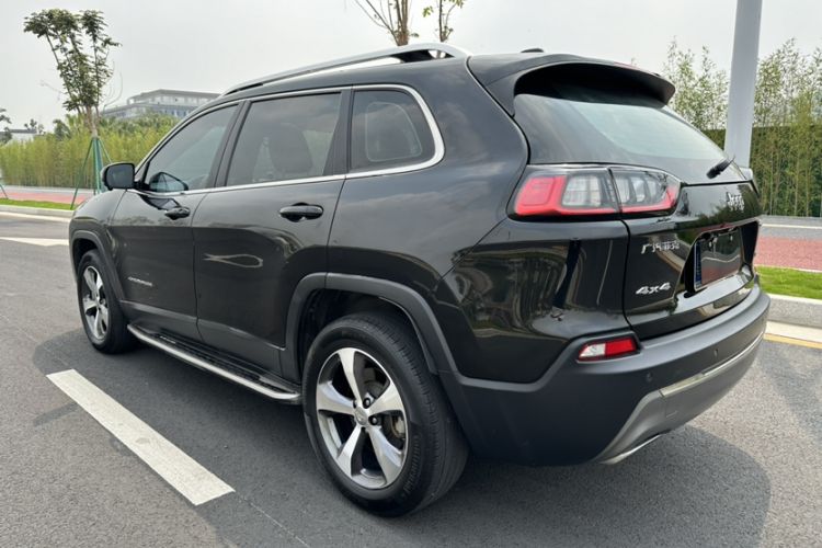 Used Jeep Cherokee 2019 2.0T Four-Wheel Drive Explorer Edition China V Exterior 2