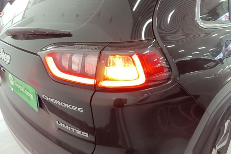 Used Jeep Cherokee 2019 2.0T Four-Wheel Drive Explorer Edition China V Exterior 3