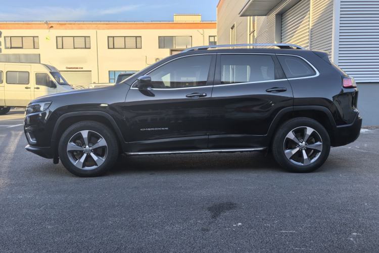 Used Jeep Cherokee 2019 2.0T Four-Wheel Drive Explorer Edition China VI Emission Standard Exterior 3