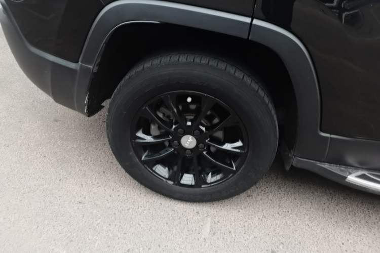 Used Jeep Cherokee 2019 2.0T Two-Wheel Drive Smart Enjoyment Version China V Exterior 5