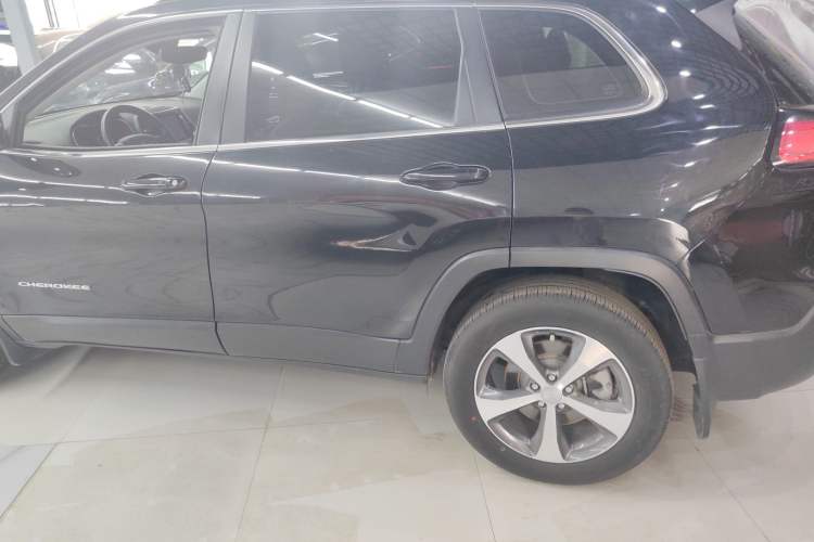 Used Jeep Cherokee 2019 2.0T Four-Wheel Drive Exploration Edition + Autonomous Driving Smart Package China V Exterior 6