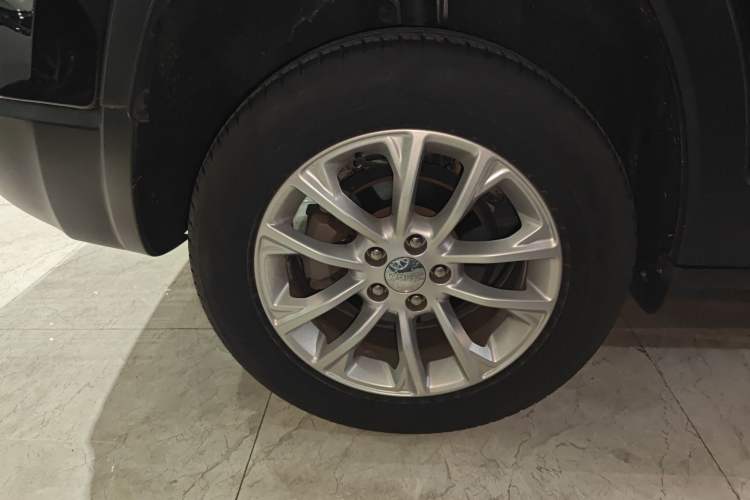 Used Jeep Cherokee 2019 2.0T Two-Wheel Drive Smart Enjoyment Version China VI Exterior 8
