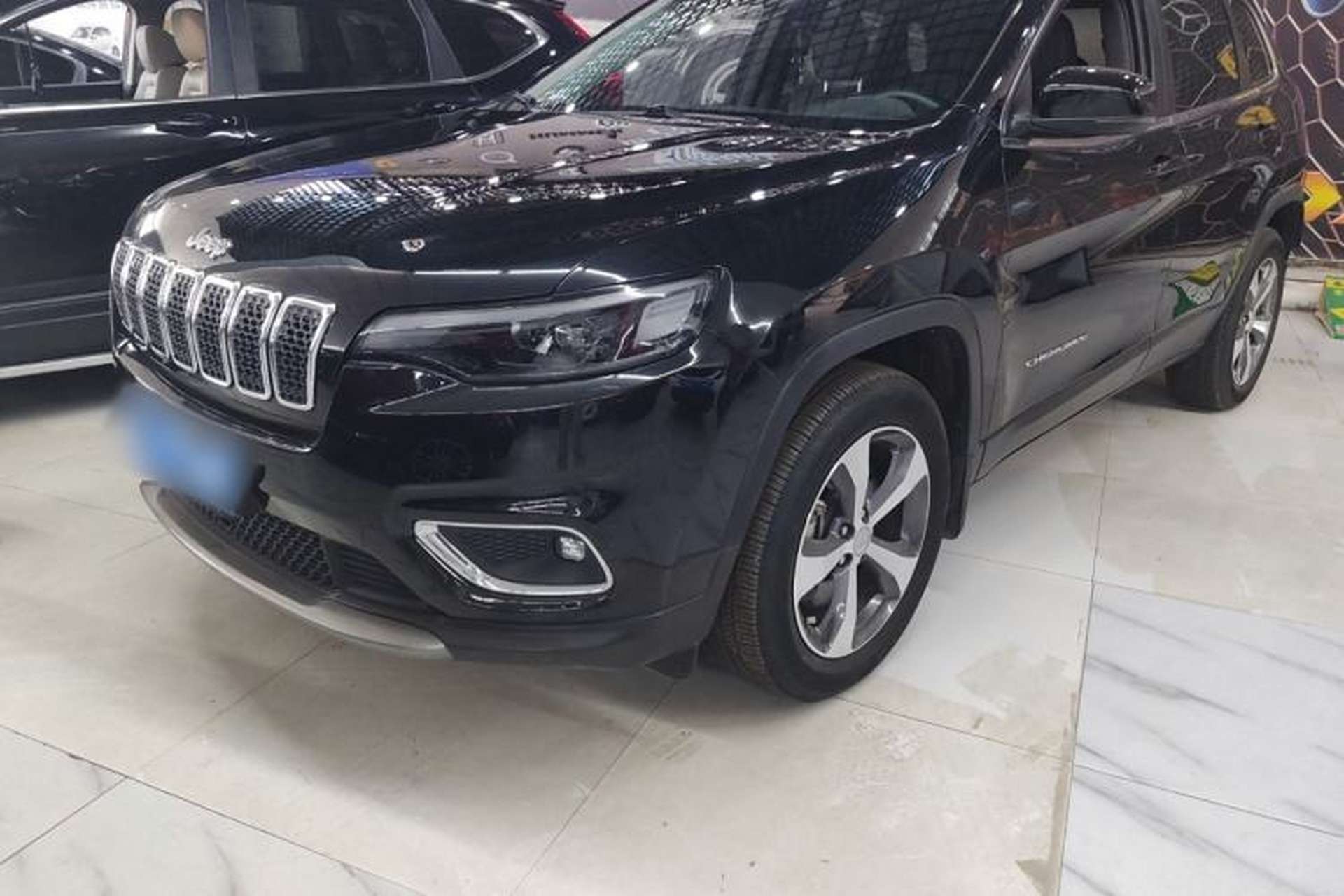 Used Jeep Cherokee 2019 2.0T Four-Wheel Drive Exploration Edition + Autonomous Driving Smart Package China V Front Left 45 Deg