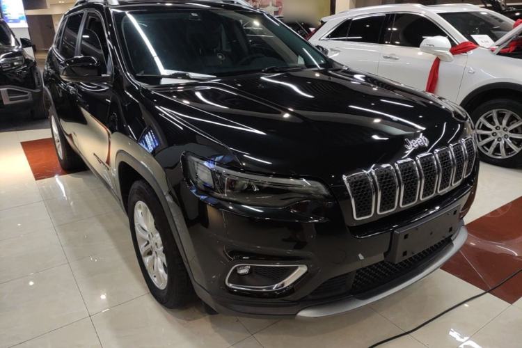 Used Jeep Cherokee 2019 2.0T Two-Wheel Drive Smart Enjoyment Version China VI Front Right 45 Deg