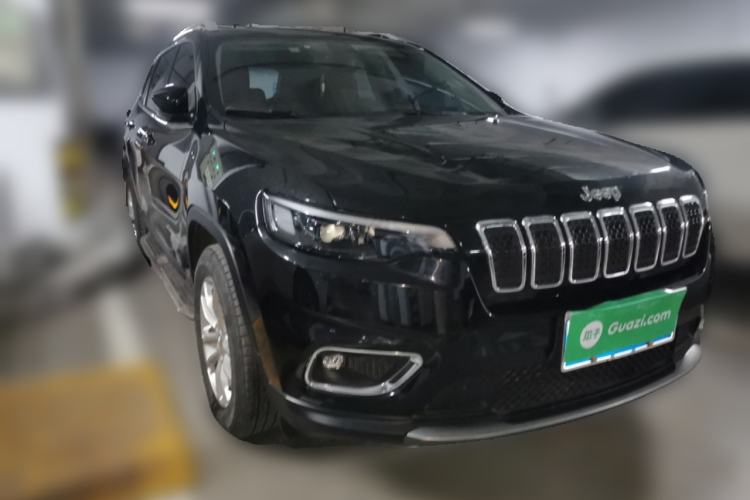 Used Jeep Cherokee 2019 2.0T Two-Wheel Drive Smart Enjoyment Version China VI Front Right 45 Deg