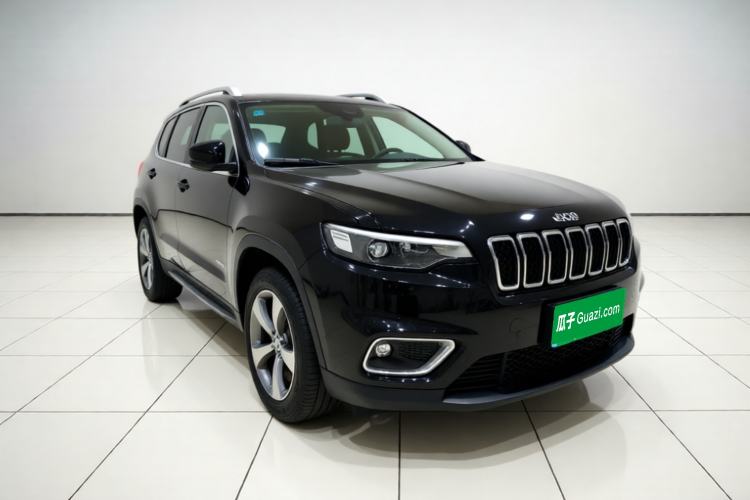 Used Jeep Cherokee 2019 2.0T Four-Wheel Drive Explorer Edition China V Front Right 45 Deg