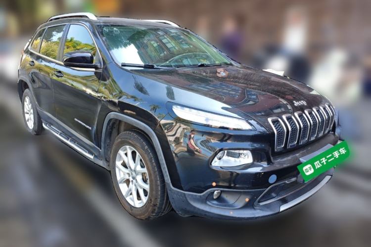 Used Jeep Cherokee 2019 2.0L 2WD Premium Edition China VI Front Right 45 Deg