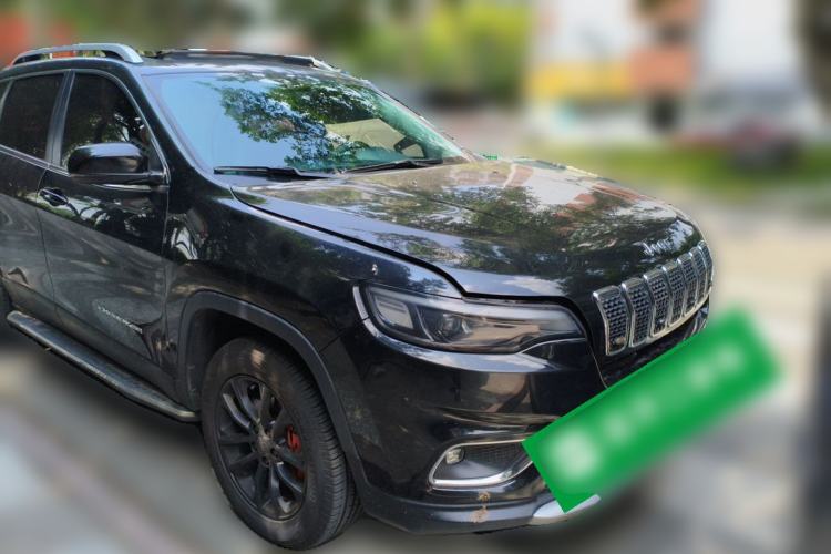 Used Jeep Cherokee 2019 2.0T Four-Wheel Drive Explorer Edition China VI Emission Standard Front Right 45 Deg