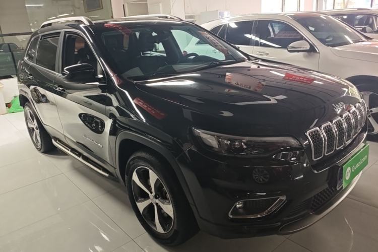 Used Jeep Cherokee 2019 2.0T Four-Wheel Drive Explorer Edition China V Front Right 45 Deg