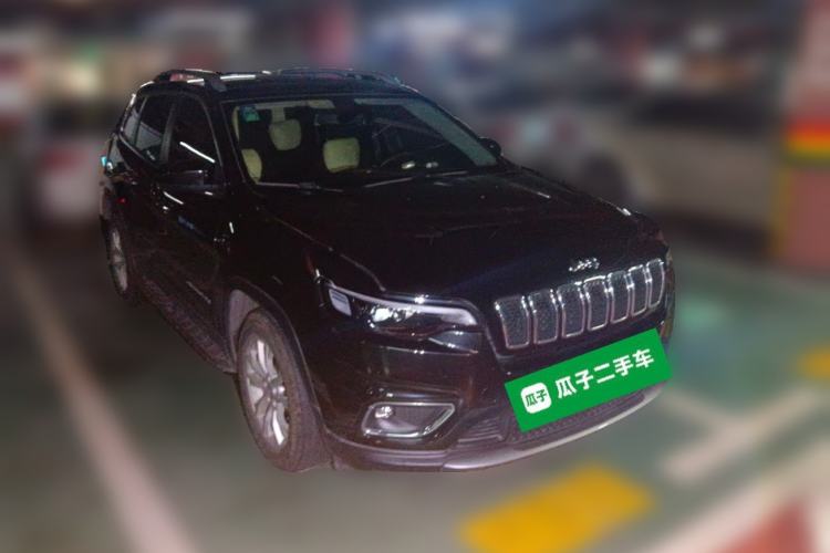 Used Jeep Cherokee 2019 2.0L Two-Wheel Drive Premium Edition China V Emission Standard Front Right 45 Deg