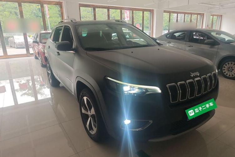 Used Jeep Cherokee 2019 2.0T Four-Wheel Drive Explorer Edition China V Front Right 45 Deg
