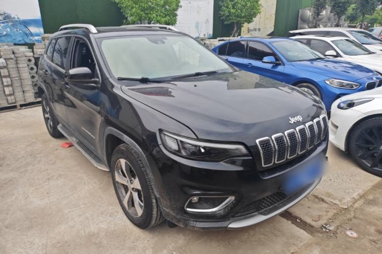 Used Jeep Cherokee 2019 2.0T Four-Wheel Drive Explorer Edition China VI Emission Standard Front Right 45 Deg