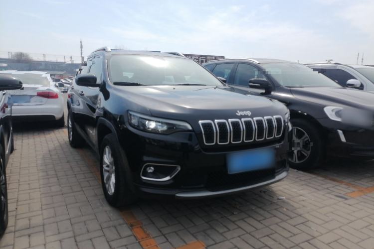 Used Jeep Cherokee 2019 2.0T Four-Wheel Drive Exclusive Edition China V Front Right 45 Deg