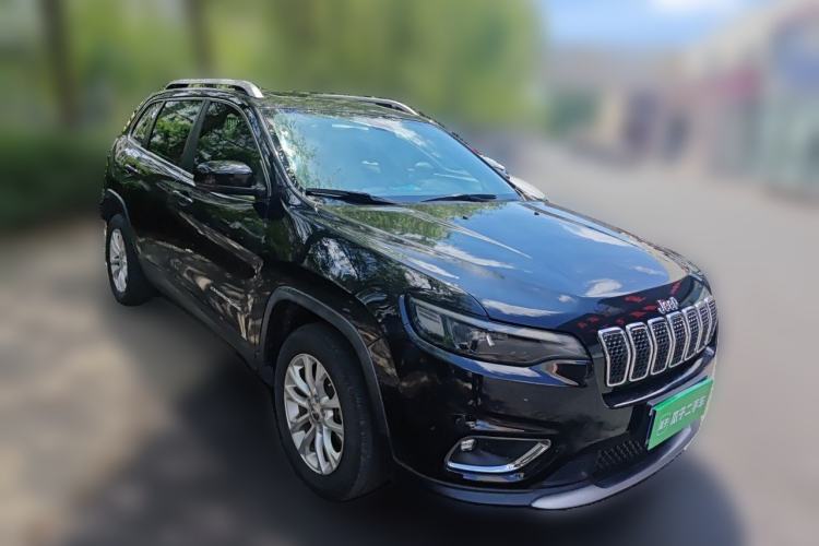 Used Jeep Cherokee 2019 2.0T Two-Wheel Drive Smart Enjoyment Version China VI Front Right 45 Deg