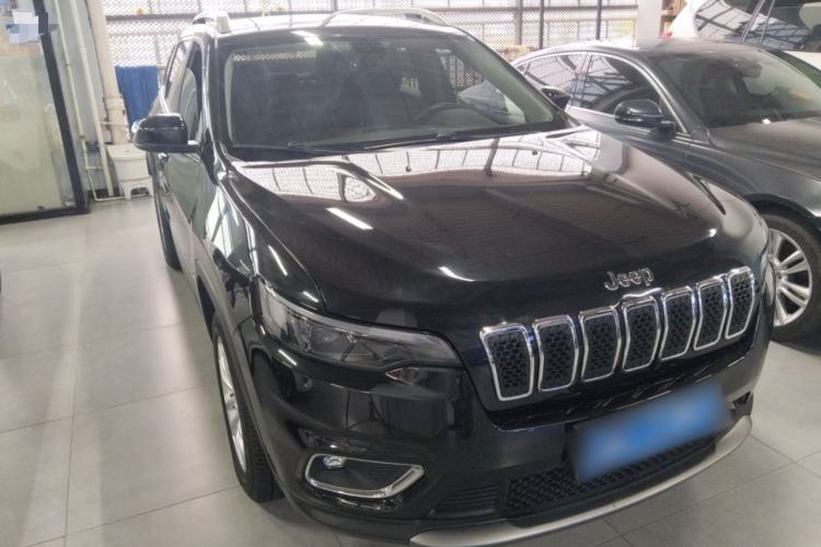 Used Jeep Cherokee 2019 2.0T Two-Wheel Drive Smart Enjoyment Version China VI Front Right 45 Deg