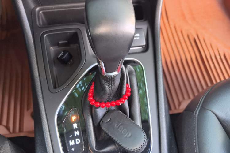 Used Jeep Cherokee 2019 2.0T Two-Wheel Drive Smart Enjoyment Version China VI Gear Lever